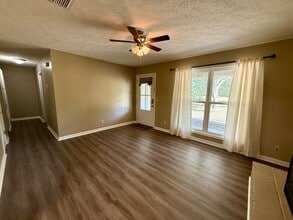 1097 Wolfe Rd in Columbus, MS - Building Photo - Building Photo