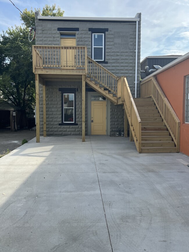 1231 Pennsylvania Ave, Unit Floor-2 in Monaca, PA - Foto de edificio - Building Photo