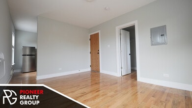 2907 N Mildred, Unit 2900-A3 in Chicago, IL - Building Photo - Building Photo
