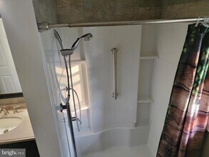 1639 Perkins Ln in Beverly, NJ - Building Photo - Building Photo