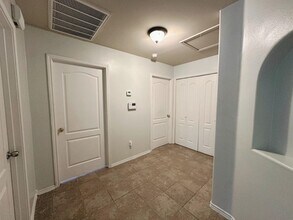 5516 Lost Hills Trail in Laredo, TX - Building Photo - Building Photo