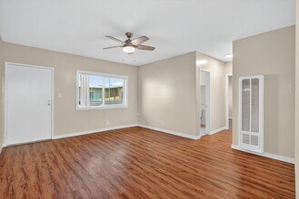 210 E 29th St in Long Beach, CA - Building Photo - Building Photo