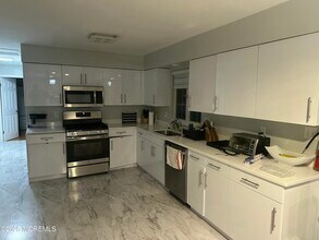 63 Jamestown Dr in Eatontown, NJ - Building Photo - Building Photo