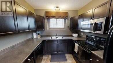 11202 75a Ave in Grande Prairie, AB - Building Photo - Building Photo