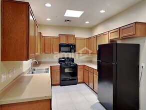 8940 W Olive Ave in Peoria, AZ - Building Photo - Building Photo