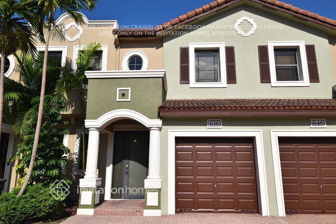 636 NE 35th Ave in Homestead, FL - Foto de edificio