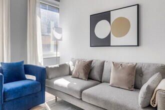 70 W 45th St in New York, NY - Building Photo - Building Photo