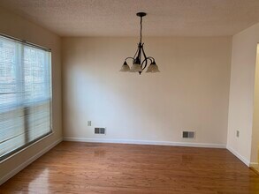 8 Pembrook Ave in North Brunswick, NJ - Building Photo - Building Photo