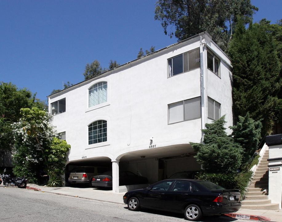 6927 Camrose Dr in Los Angeles, CA - Foto de edificio