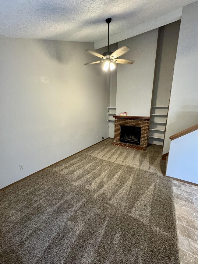 1901 E 23rd St, Unit 2 in Lawrence, KS - Building Photo - Building Photo