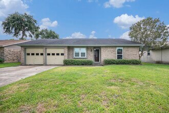 2801 Westbury Ln in Texas City, TX - Building Photo - Building Photo