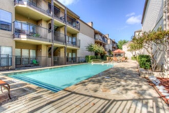 Hidden Ridge Apartments in Irving, TX - Foto de edificio - Building Photo