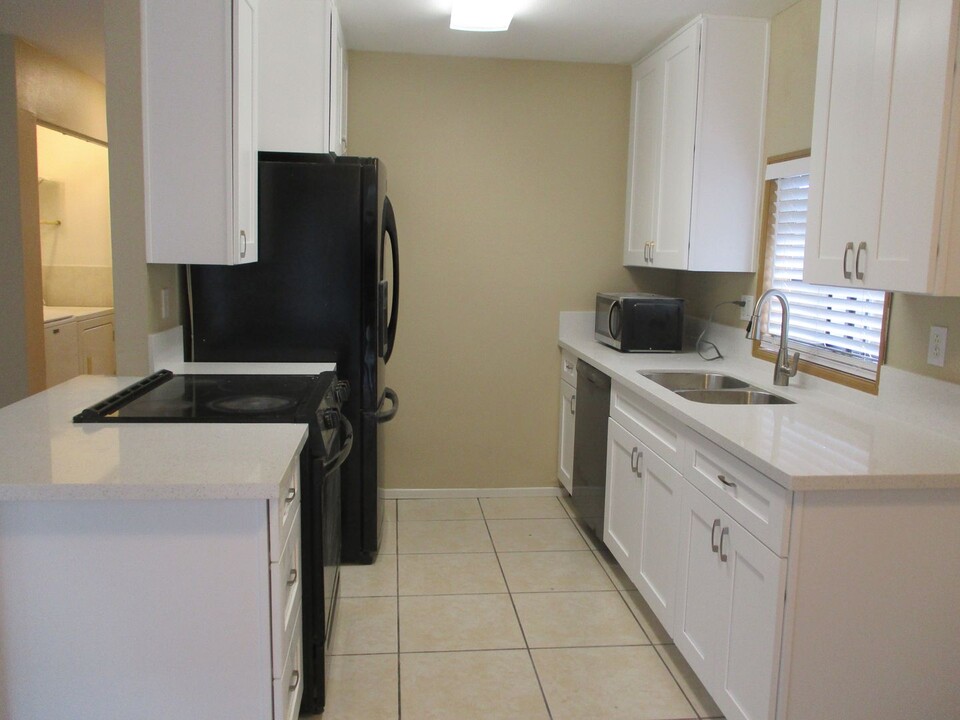 1061 Naranca Ave in El Cajon, CA - Building Photo