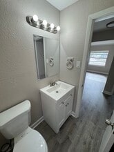 4226 N Sandalwood Cir in Tampa, FL - Building Photo - Building Photo