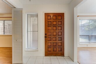 9206 Beringwood Dr in Houston, TX - Building Photo - Building Photo