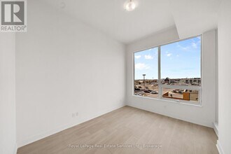 2481 Taunton Rd in Oakville, ON - Building Photo - Building Photo