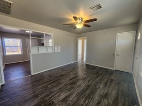 1218 E Carol Dr in Shawnee, OK - Foto de edificio - Building Photo