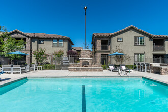 Luxe Ripon Apartments in Ripon, CA - Foto de edificio - Building Photo