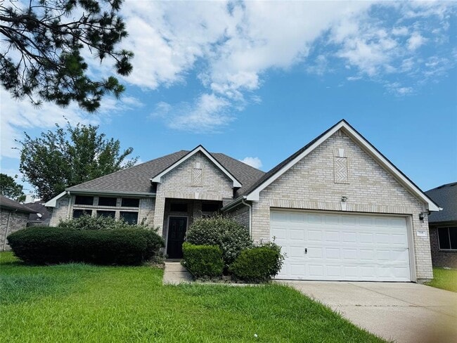 210 Cedar Lake Dr in League City, TX - Building Photo - Building Photo