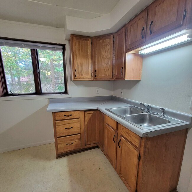 608 Galloway St in Eau Claire, WI - Building Photo - Building Photo
