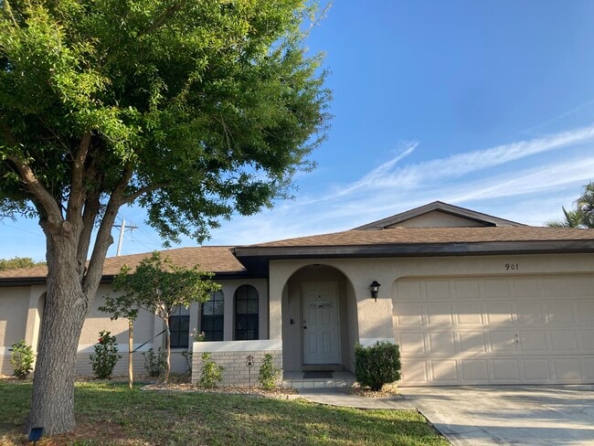 901 SE 29th St in Cape Coral, FL - Building Photo - Building Photo