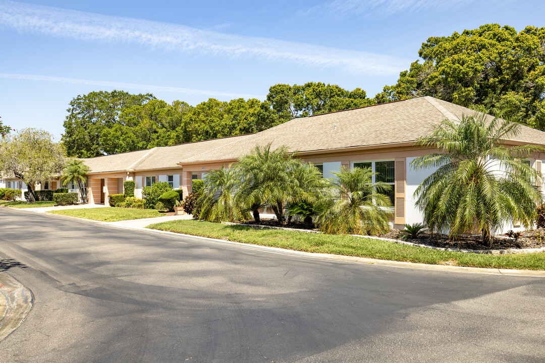 Chateaux de Bardmoor in Seminole, FL - Building Photo