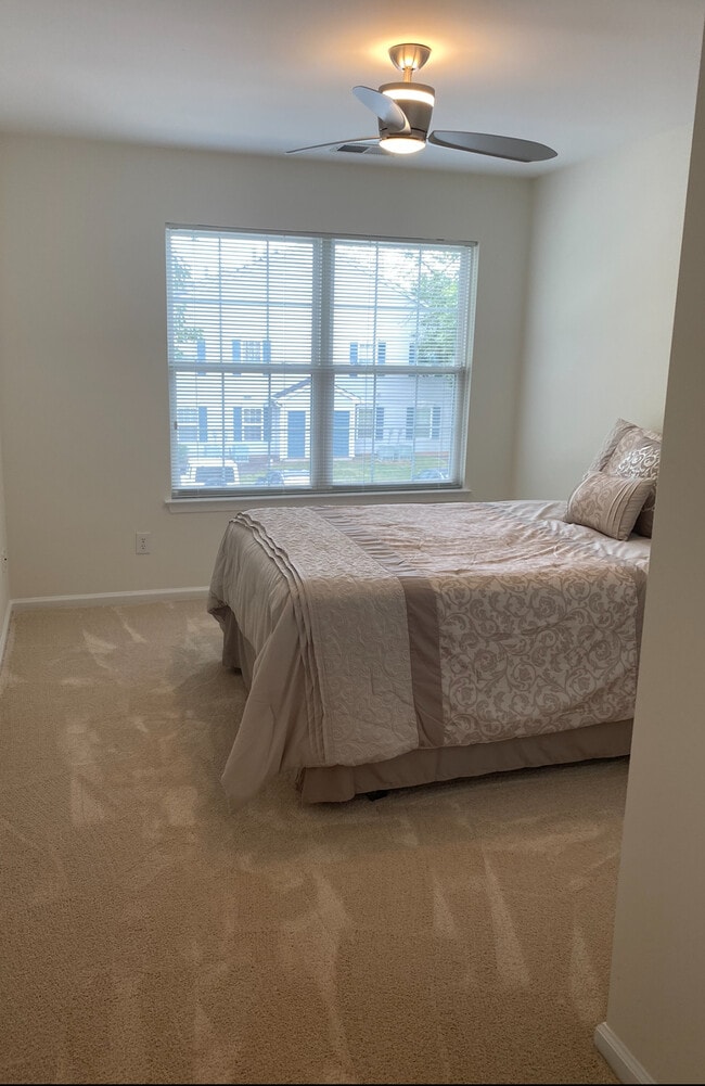 80 Williamson Ct in Bridgewater, NJ - Foto de edificio - Building Photo