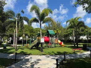 11482 NW 69th Terrace in Doral, FL - Foto de edificio - Building Photo