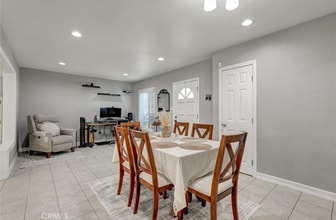 10337 Garfield Ave in South Gate, CA - Foto de edificio - Building Photo