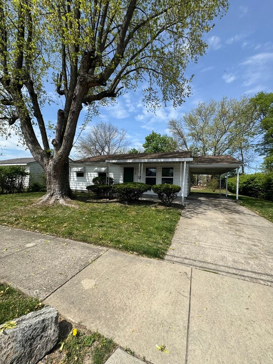 115 Grant Cir in Hamilton, OH - Building Photo
