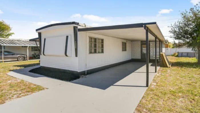 8445 SE Wren Ave in Hobe Sound, FL - Building Photo