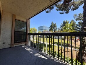 1790 Ellis St, Unit 12 in Concord, CA - Foto de edificio - Building Photo