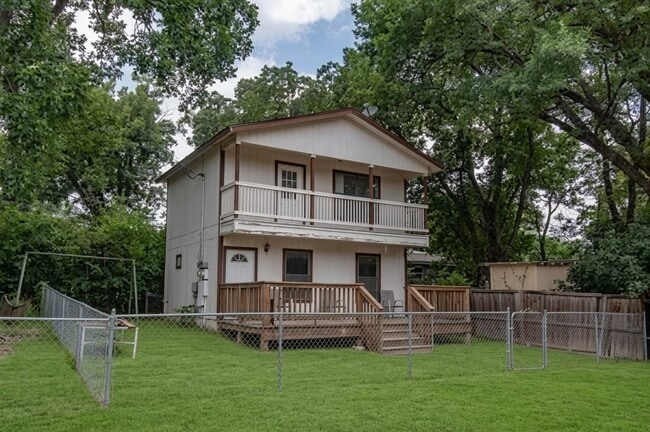 351 Altgelt Ave in San Antonio, TX - Foto de edificio - Building Photo