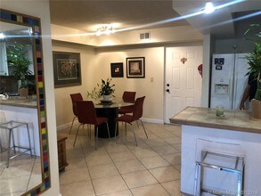 5825 W 25th Ct-Unit -303 in Hialeah, FL - Building Photo - Building Photo