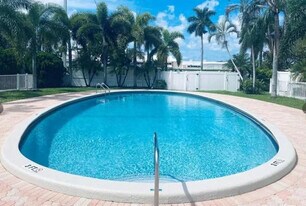 1801 NE 62nd St in Fort Lauderdale, FL - Building Photo