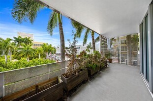 1700 Meridian Ave, Unit 301 in Miami Beach, FL - Building Photo