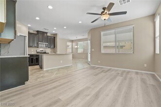 9304 Golden Lad Ave in Las Vegas, NV - Foto de edificio - Building Photo