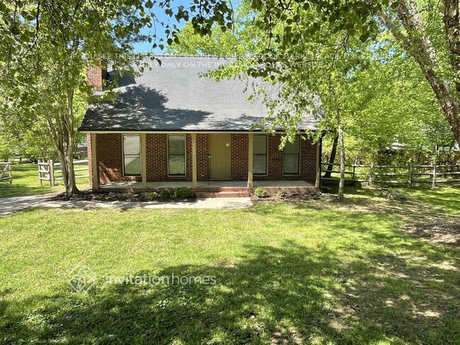 property at 2620 Woodcrest Dr SW