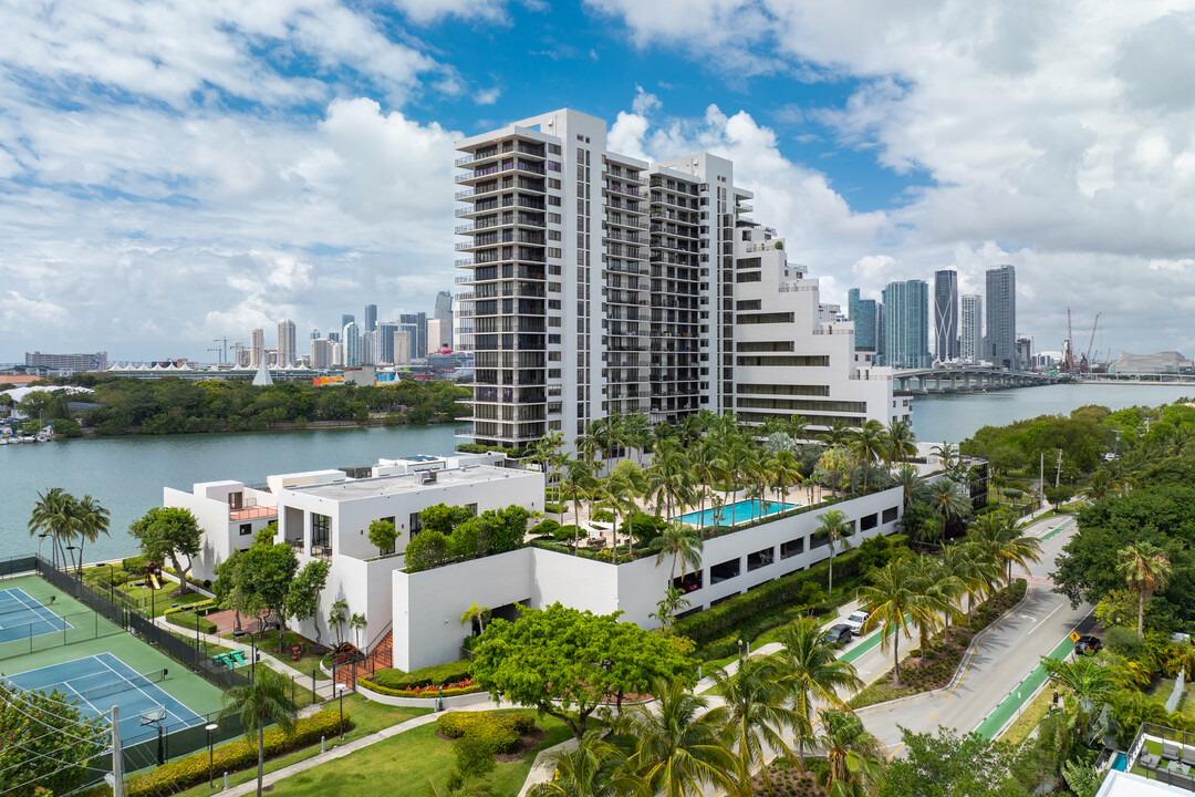 1000 Venetian in Miami Beach, FL - Building Photo