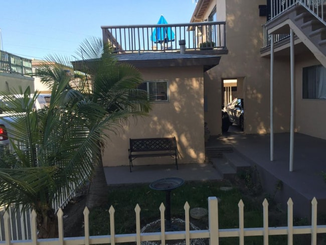 5921 Cahuenga Blvd in Los Angeles, CA - Building Photo - Building Photo