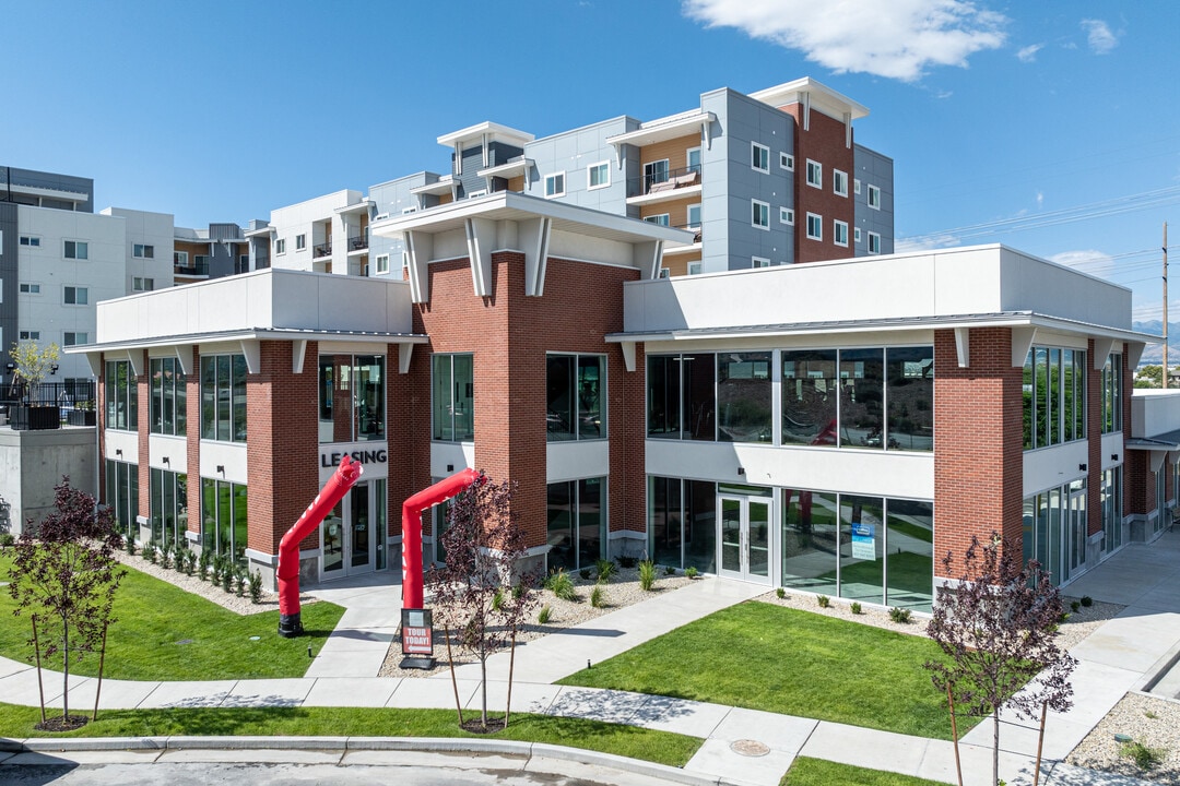 Skyline Peaks in Draper, UT - Building Photo