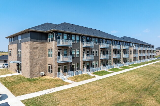 Brick Towne at Kettlestone in Waukee, IA - Foto de edificio - Building Photo