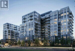 7439 Kingston Rd in Toronto, ON - Building Photo