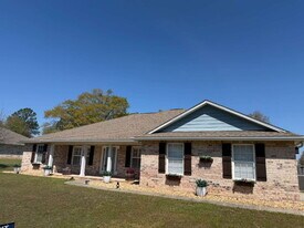 3467 Sparco Dr in Crestview, FL - Building Photo