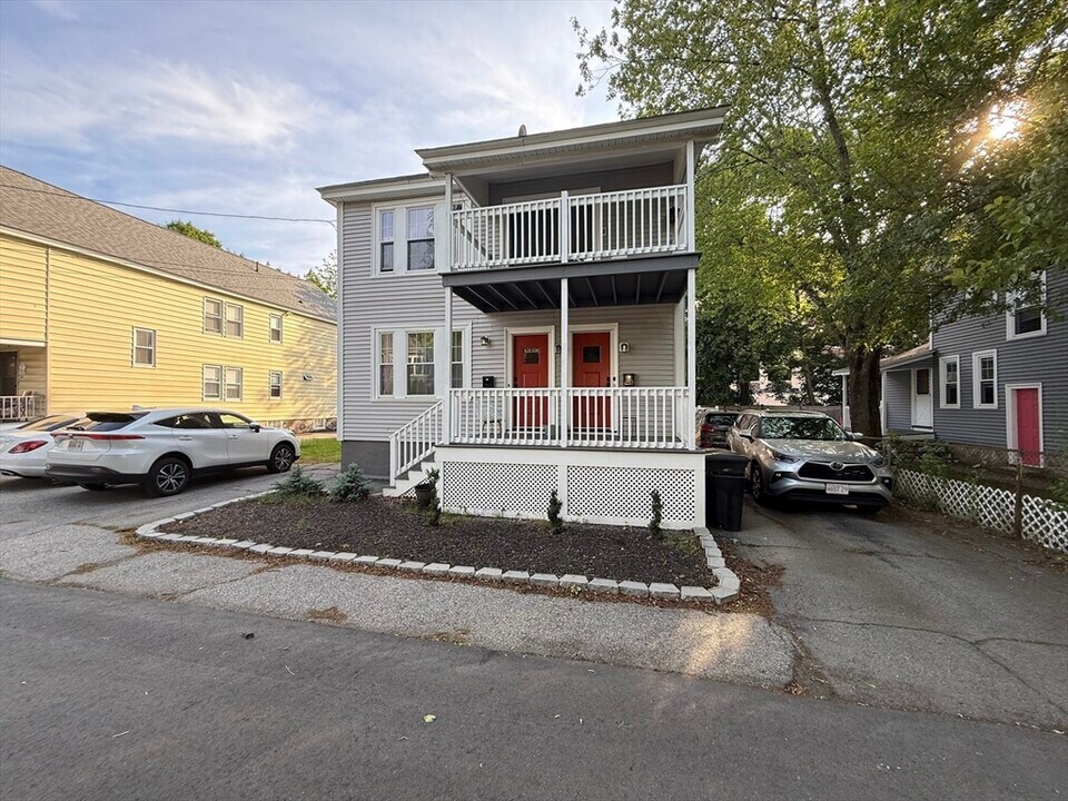 14 Fleming Ave in Andover, MA - Building Photo