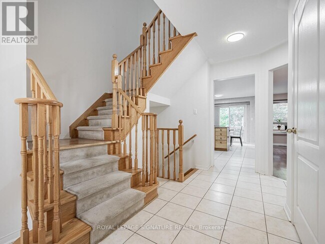 6035 Bidwell Trail in Mississauga, ON - Building Photo - Building Photo