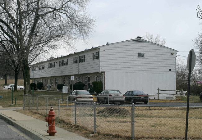 Parklane Townhomes in Baltimore, MD - Building Photo - Building Photo