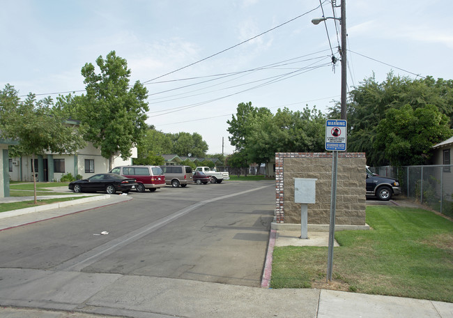 Sunset Terrace II in Reedley, CA - Building Photo - Building Photo