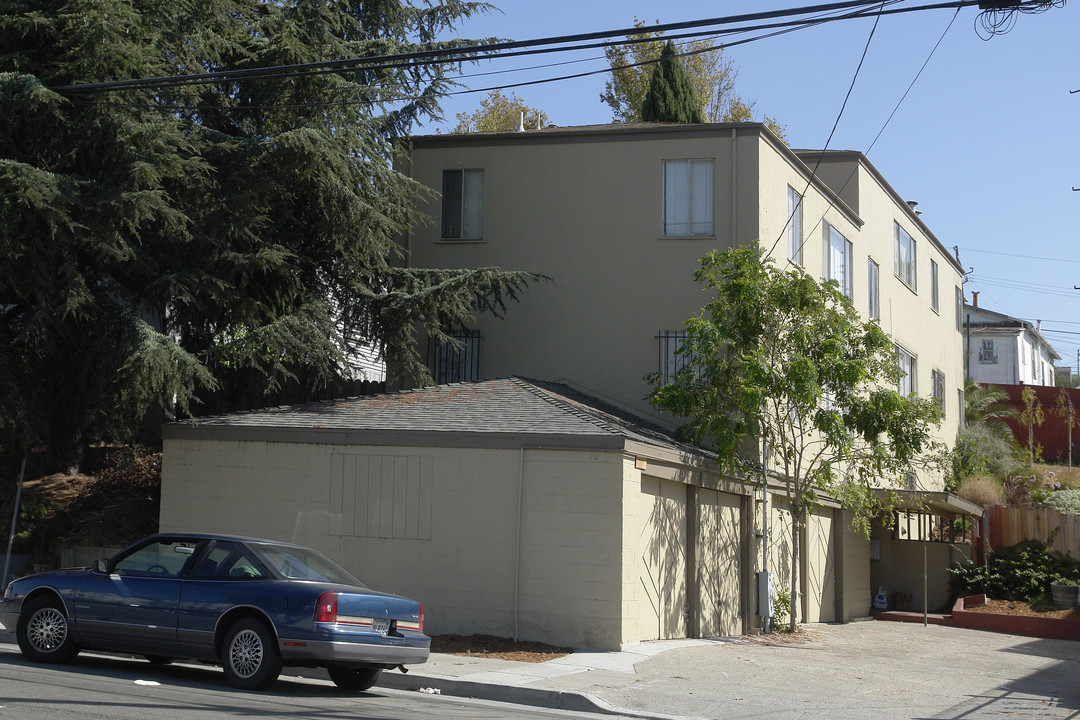 9514 Macarthur Blvd in Oakland, CA - Building Photo