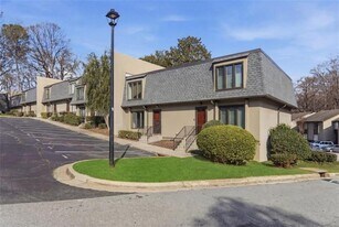 49 Ivy Gates NE in Atlanta, GA - Building Photo